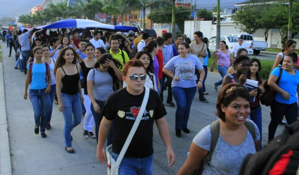 A punto de perder el semestre 17,000 estudiantes de la Unah-vs