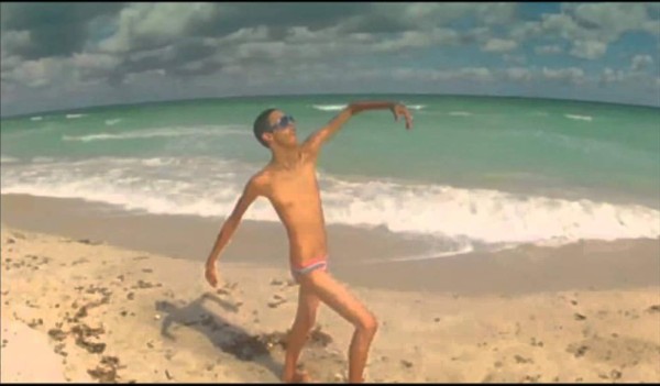 Peter La Anguila regresa con video ¡en calzoncillo!