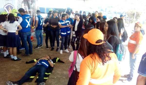 Realizan gran simulacro en conmemoración a los 20 años del Mitch