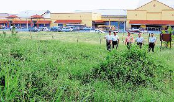 Planifican sobre predio donado para reubicar a los buhoneros