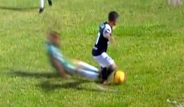 VIDEO: La criminal entrada de Wilmer Fuentes a Franklin Morales