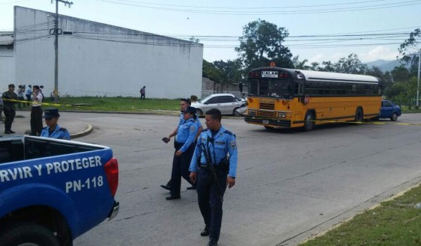 Acribillan a un hombre cuando conducía su carro en San Pedro Sula