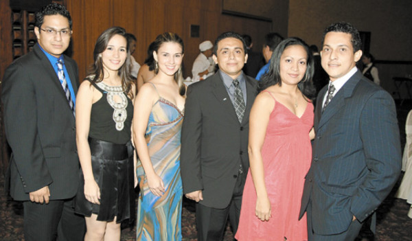 Honores para el banquero Napoleón Larach