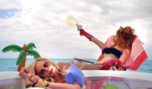 Rihanna causa polémica con video de 'Bitch better have my money”