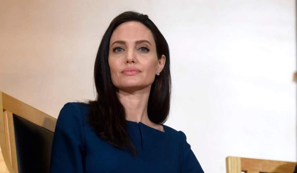 Angelina Jolie recupera 'oficialmente' su apellido