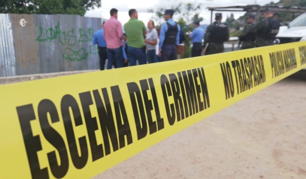 Al menos tres cuerpos encostalados en una calle de Tegucigalpa