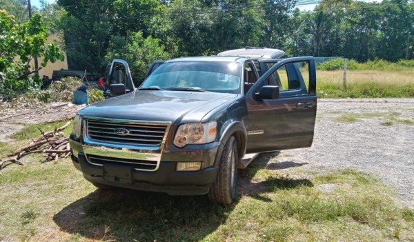 Encuentran abandonado vehículo que habría participado en atentado de La Ceiba