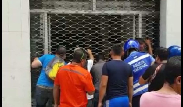 Terror en el centro de San Pedro Sula por saqueadores