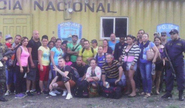 Detienen a 30 cubanos en la frontera con Guatemala