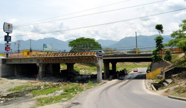 Cerrarán paso a desnivel bajo puentes del río Bermejo