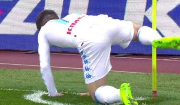 El polémico festejo de jugador del Napoli frente a la Roma