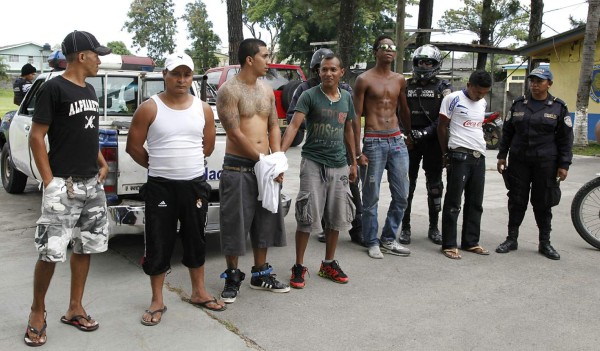 Ampliarán acusación a hombre que cercenó los pies a su esposa