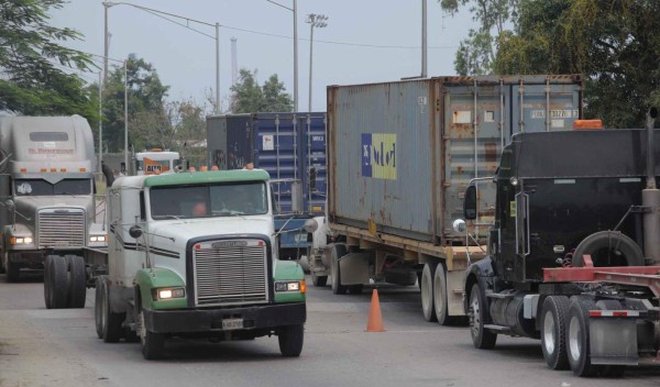 Atrasos y altos cobros asfixian a importadores en Puerto Cortés