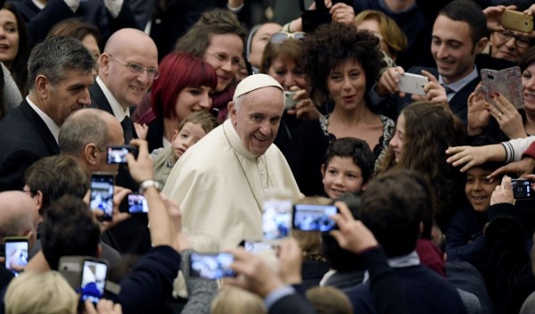 Papa denuncia oposición a su reforma de la Curia