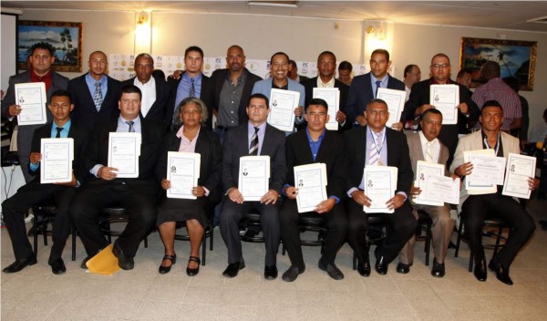 Se gradua nueva generación de entrenadores hondureños