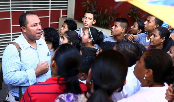 Fiscalía de Honduras pide a juez que maestro siga preso