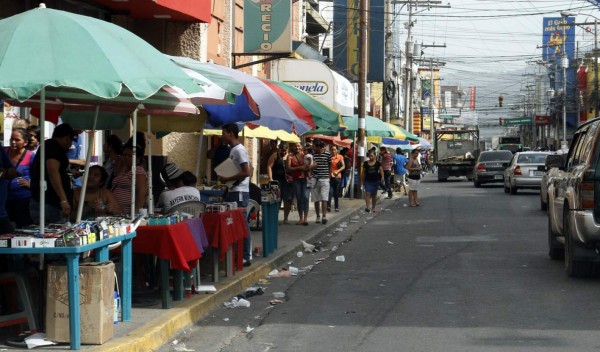 Alcaldía de San Pedro Sula intentará recuperar las aceras y despejar hidrantes