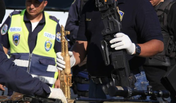 AK de oro está en almacén de evidencias