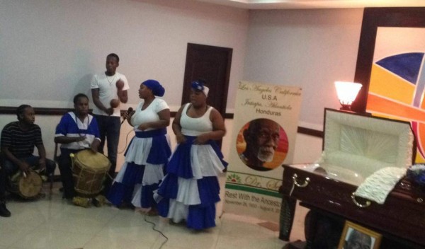Con danzas africanas velan al doctor Sebi en Honduras