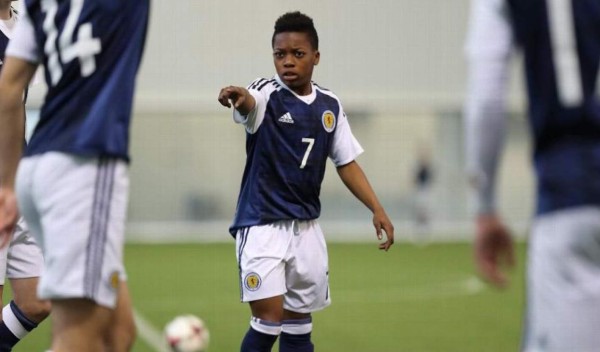 Niño de 13 años de edad debuta con la selección escocesa