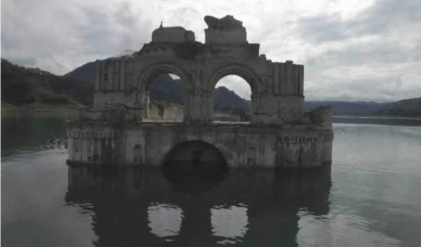 El templo que resurgió de las aguas en México