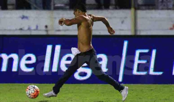 'Rasquiña' intentó 'salvar ' al Olimpia y terminó en el Hospital