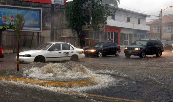 Decretan alerta verde en cinco departamentos de Honduras por lluvias