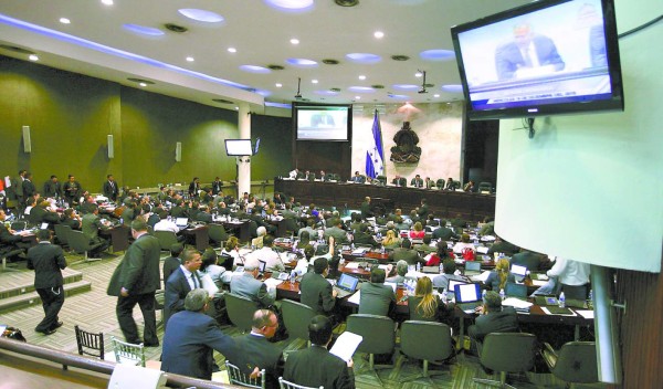 Oposición se recrimina la falta de cohesión en el Congreso Nacional