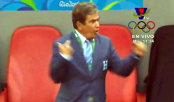 VIDEO: El eufórico festejo de Pinto tras el gol del 'Choco' Lozano