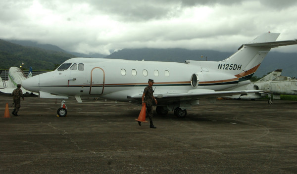 Hallan residuos de droga en avioneta que aterrizó en La Ceiba