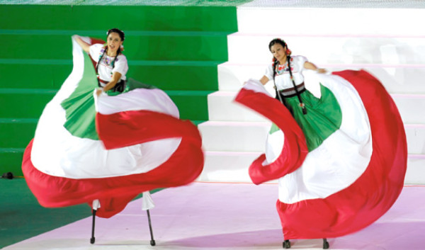 Deslumbra festejo bicentenario