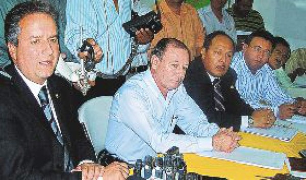 Amhon aún confía en que existen los L 700 millones