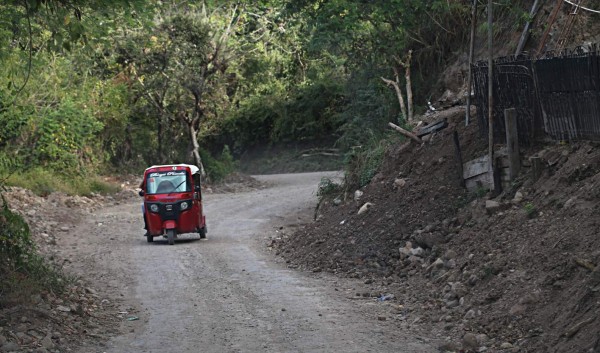 Hondureños encuentran salud gratis en El Salvador