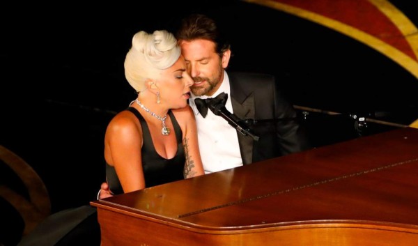 Bradley Cooper y Lady Gaga hacen romántica presentación en los Óscar 2019