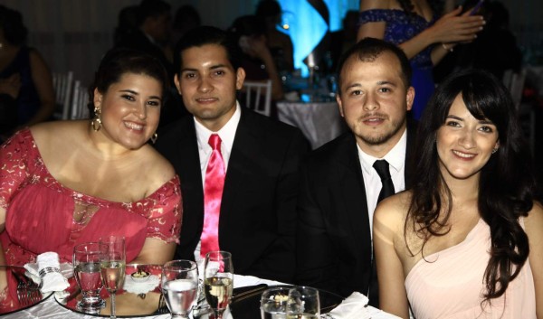 Brenda Díaz y Juan Carlos Luna contraen nupcias