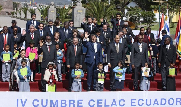 Con música y flores, Ecuador le dio ayer una colorida bienvenida a los presidentes de la región que participaron en la IV cumbre de la Celac. Fotos: EFE y AFP