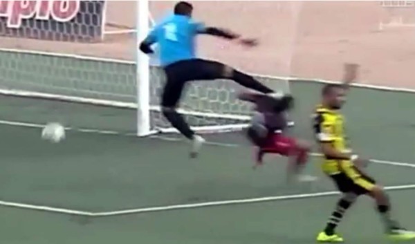 VIDEO: La brutal patada de un portero que se cree karateka