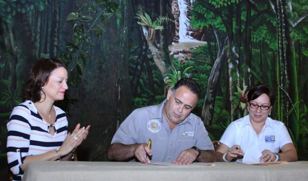 Firman convenio para favorecer a niños de guarderías infantiles