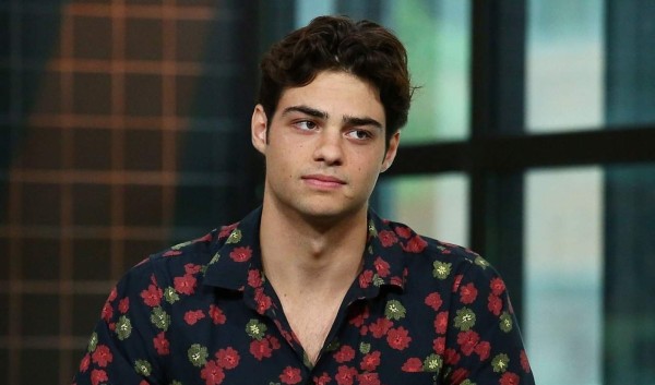 Le sacan los trapos sucios a Noah Centineo