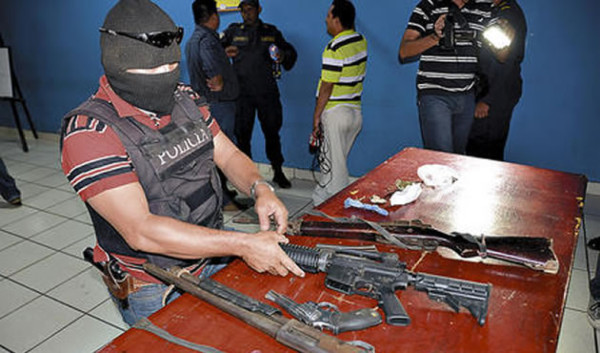 Honduras: capturan a tres hombres en posesión de droga y armas