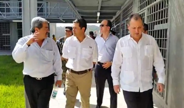 Presidente Hernández: 'La cárcel de Naco debe terminarse'