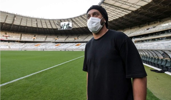 Ronaldinho anuncia que dio positivo por coronavirus