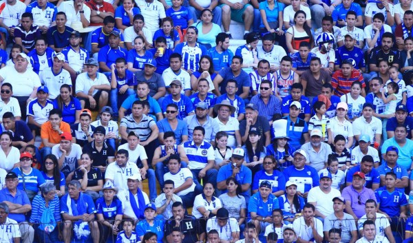 50 Lps en sector popular para ver el Honduras - El Salvador