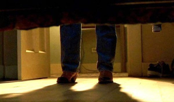 Pensó que era un delincuente, pero era el amante de su mujer