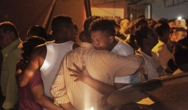 Tres muertos por tiroteo a bus en Puerto Cortés
