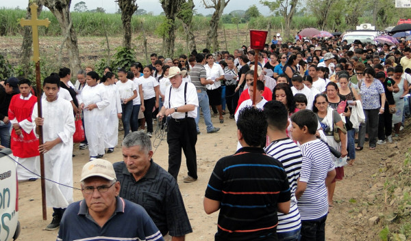 Católicos abarrotan templo del Cristo Negro