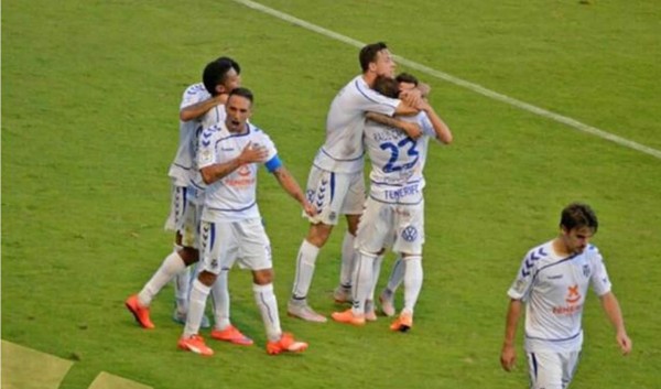 El Tenerife con 'Choco' Lozano gana su primer juego