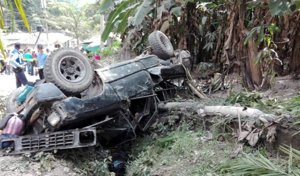 Volcamiento deja un muerto y cuatro heridos en Santa Bárbara
