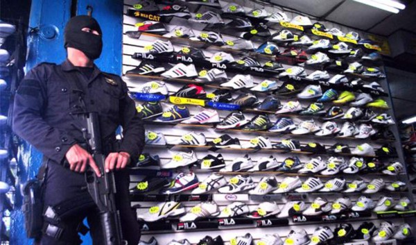 En operativos decomisan lotes de zapato por supuesto contrabando