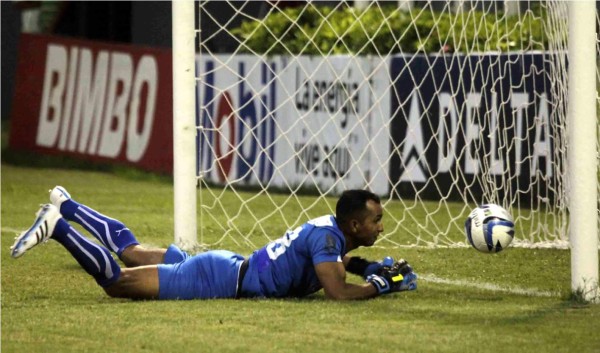 Video: Grosero error de Donis Escober en el clásico